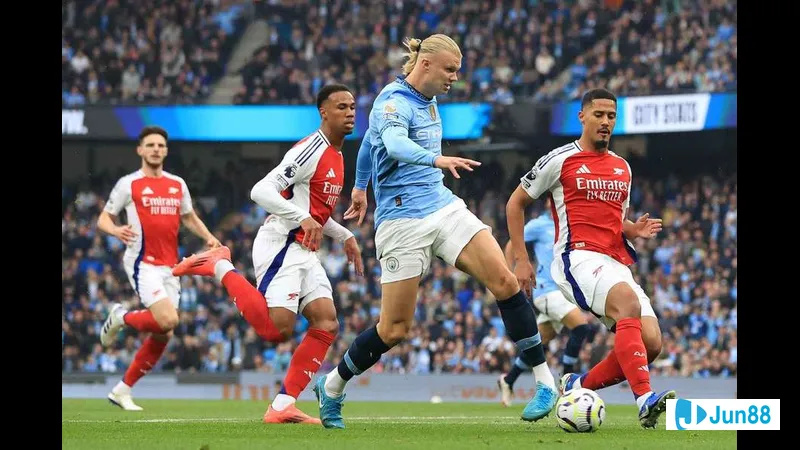 Cầu thủ Alashkert ăn mừng sau khi ghi bàn thắng vào lưới đối thủ Shirak Gyumri Cầu thủ Alashkert ăn mừng sau khi ghi bàn thắng vào lưới đối thủ Shirak Gyumri