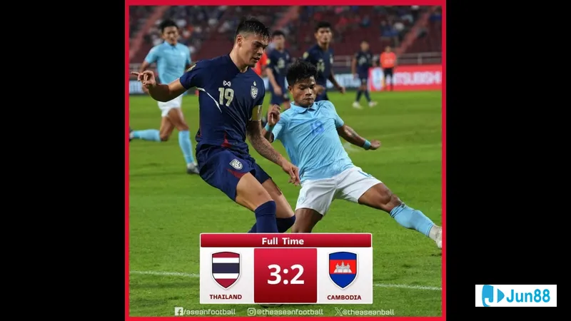 Cầu thủ Belarus U17 quyết tâm vượt qua cầu thủ Na Uy U17 để tiến vào vòng cấm Cầu thủ Belarus U17 quyết tâm vượt qua cầu thủ Na Uy U17 để tiến vào vòng cấm