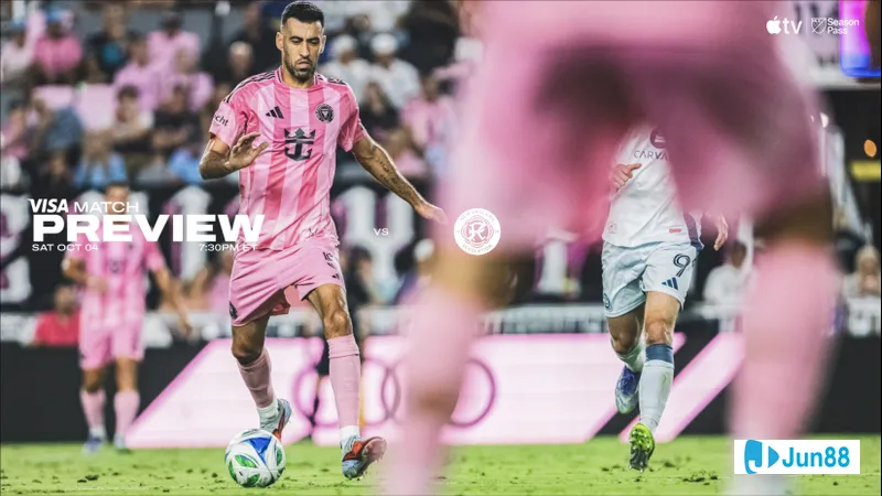 Cầu thủ của Inter Miami với sự quyết tâm tấn công trước hàng phòng ngự của New England Cầu thủ của Inter Miami với sự quyết tâm tấn công trước hàng phòng ngự của New England