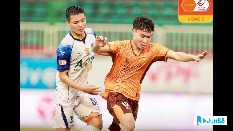 Cầu thủ Mexico vượt qua cầu thủ Ma Rốc trong trận đấu U20 Cầu thủ Mexico vượt qua cầu thủ Ma Rốc trong trận đấu U20