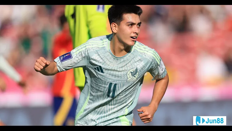 Cầu thủ U20 Mexico dũng cảm đối mặt với cầu thủ U20 Ma Rốc trong trận đấu. Cầu thủ U20 Mexico dũng cảm đối mặt với cầu thủ U20 Ma Rốc trong trận đấu.